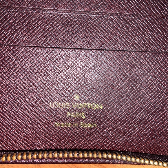 Authentic Louis Vuitton Taiga Zip Around Bifold Wallet - Picture 10 of 16